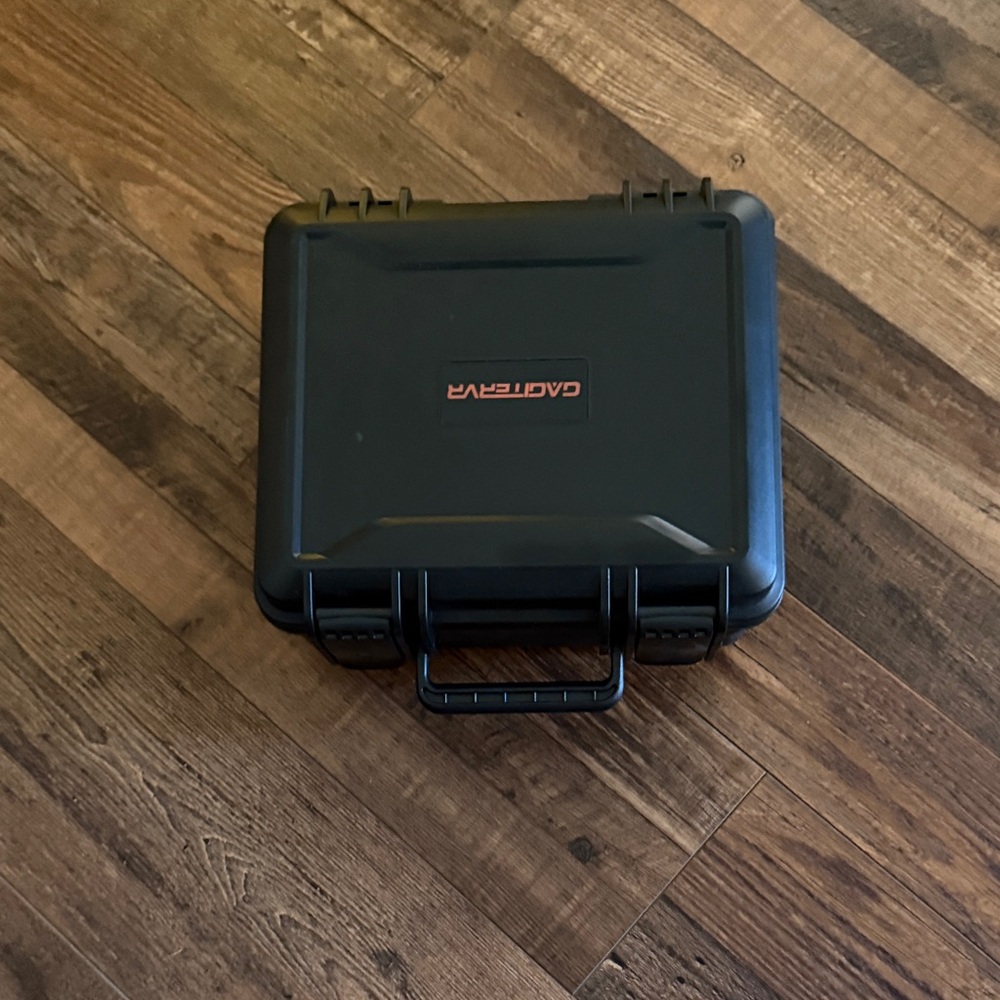 Meta 3 VR Headset with Controllers, charger & hard carrying case. - Picture 7 of 8